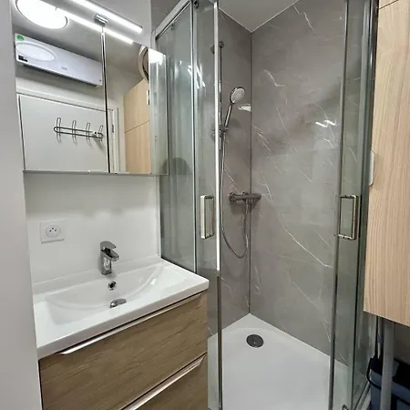 Cr290-010 T1 Avec Balcon -4 Couchages-canet En Roussillon